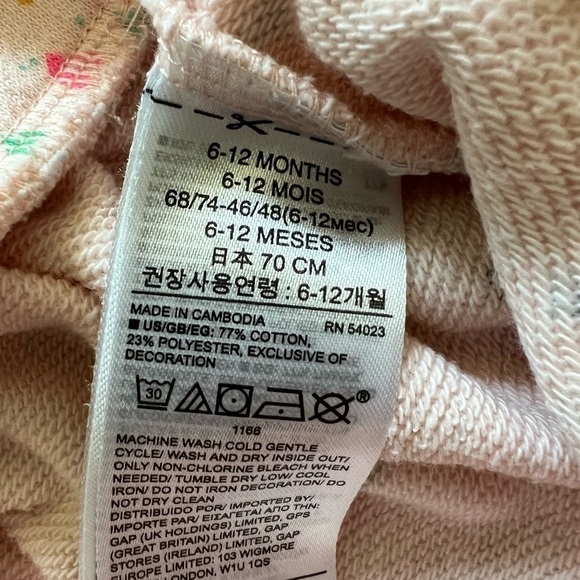 Gap, 6-12M pink shorts w/hearts but runs larger, front pockets - Picture 2 of 6